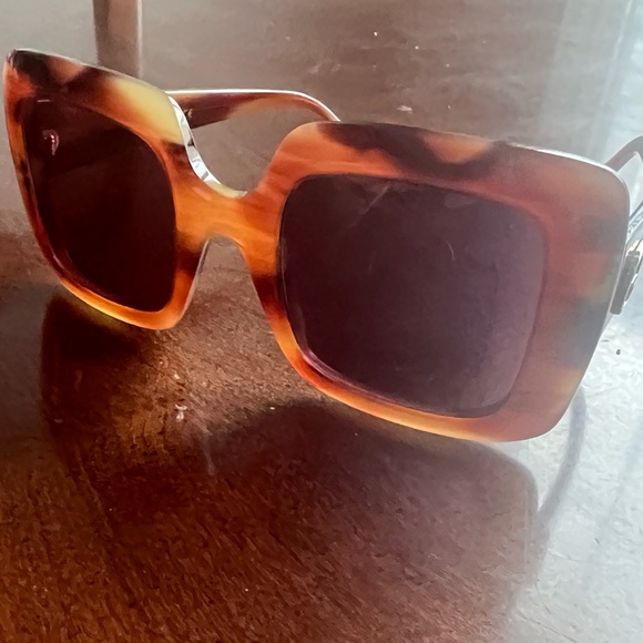 Gucci Sunglasses - Picture 6 of 8